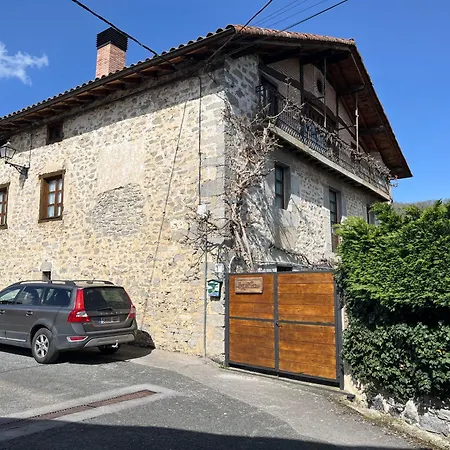 Apaizetxea, Caserio En Entorno Rural Entre Bilbao Y Vitoria-gasteiz Andagoya