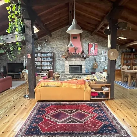 Apaizetxea, Caserio En Entorno Rural Entre Bilbao Y Vitoria-gasteiz